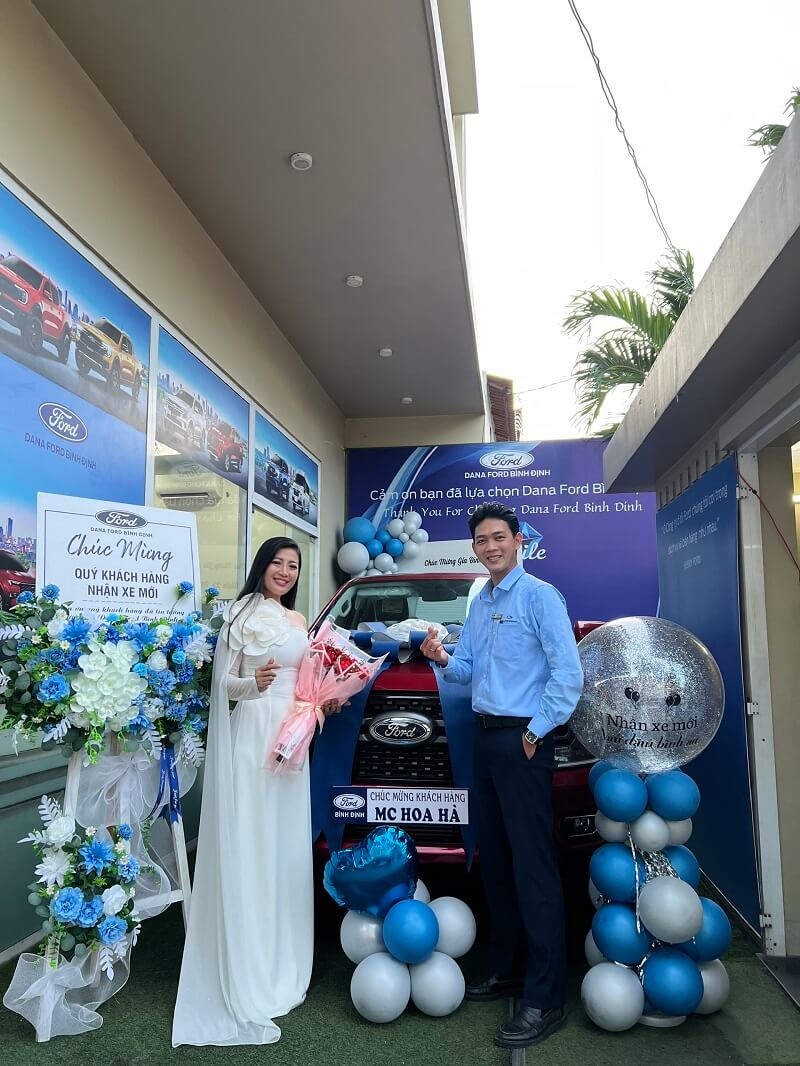 ford bình định giao xe cho khách